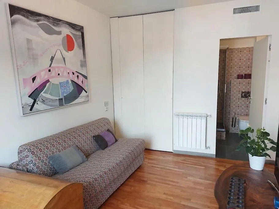The Painter House On The River Milan 0*,